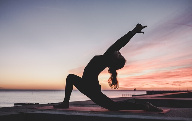 yoga, en plein air, lever du soleil